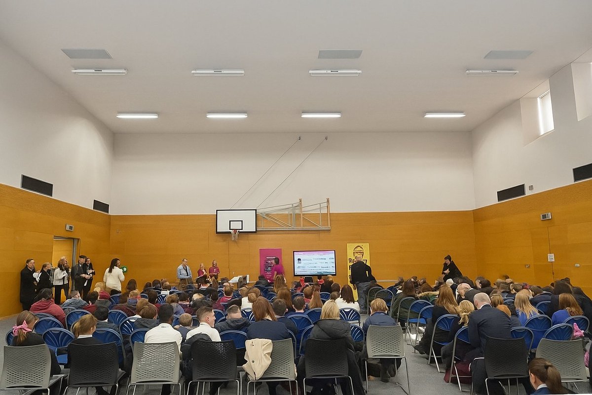🎉 Yesterday’s <a href="/SmartSTEMs/">SmartSTEMs</a> event was a huge success! We welcomed 180 school students to our Anniesland campus for a day packed with STEM workshops. 👩‍🔬

A big shoutout to our amazing EVIP Childcare students for guiding the groups and getting stuck in! 🙌 <a href="/piomckenzie/">Nicola McKenzie</a> <a href="/GvsGlasgow/">Glasgow Virtual School</a>