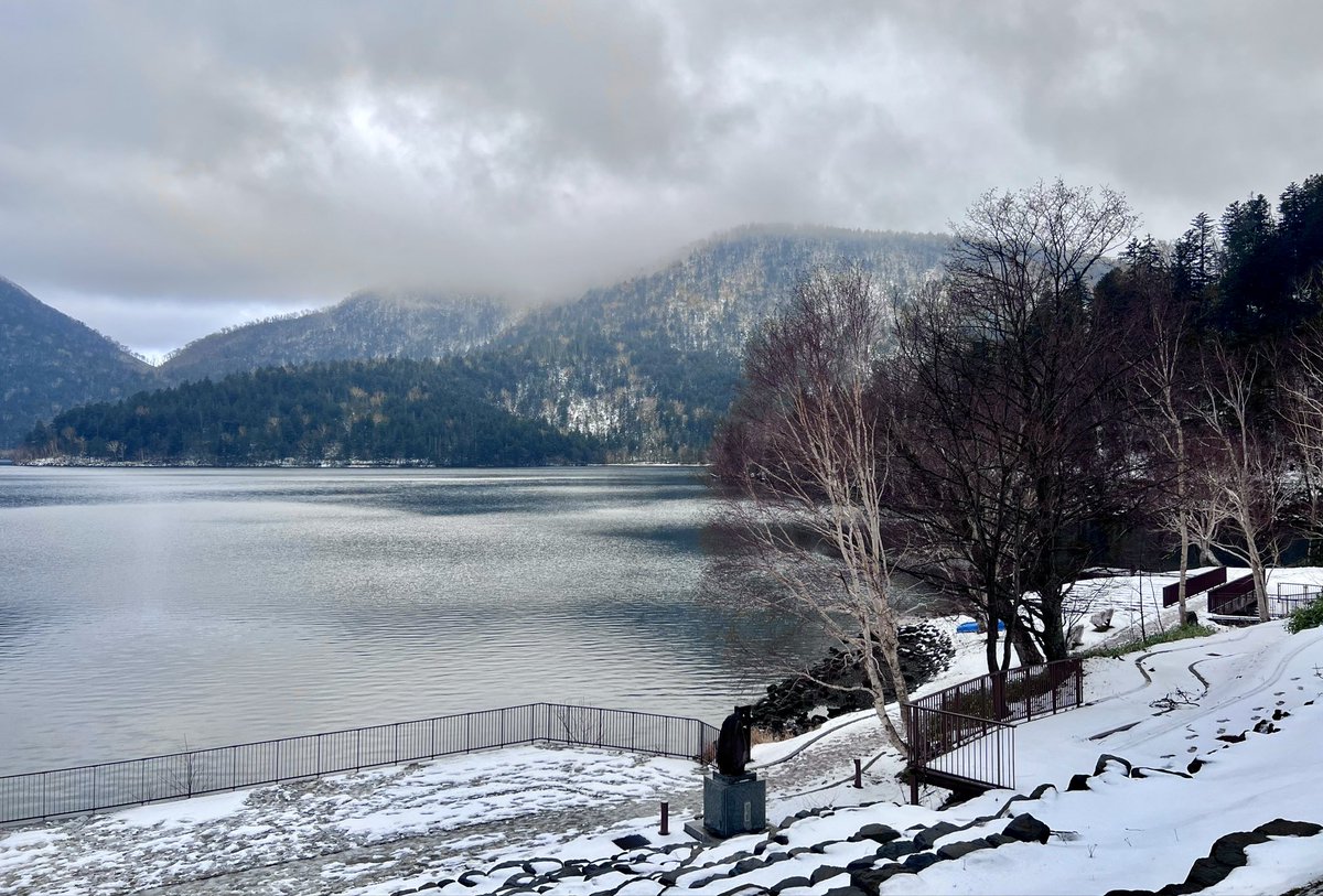 ZothN's tweet image. 然別湖
建物廃墟感のあるけど良い場所
温泉ホテル一応ある
激サム…