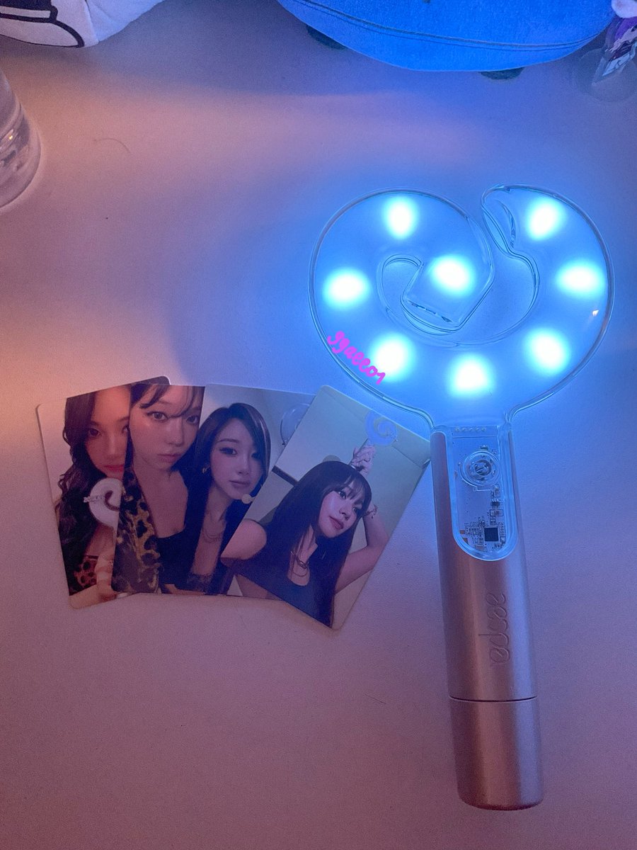 ได้รับแท่งไฟแล้วค่า สั่งวันเดียวได้ของวันถัดไปเลย🩵💜
#my01febrw