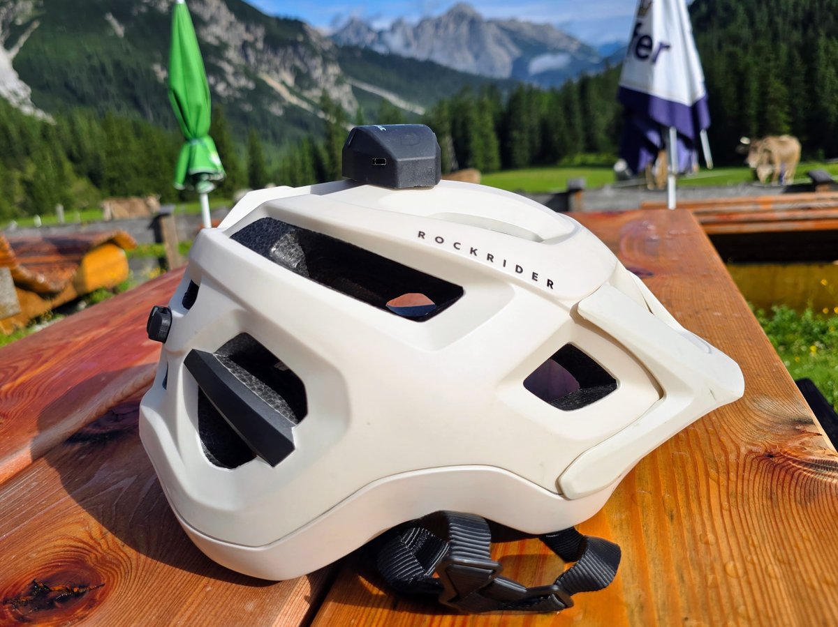 notebookcheck's tweet image. Macht den Helm zum Lautsprecher - Headwave Patch ausprobiert dlvr.it/TPFBXq #Fahrrad #Musik #Helm #Podcasts #Navi
