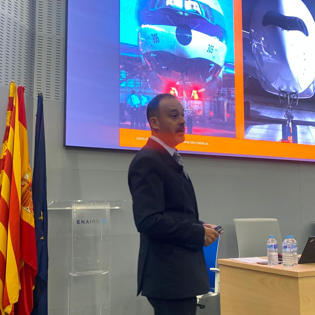 Ayer participamos en el 14º <a href="/ENAIRE/">ENAIRE</a> Safety Workshop. El piloto Ignacio Canales realizó la presentación "Modelos de riesgos de seguridad en pista" en este foro en el que están presentes las principales compañías y organizaciones del sector aéreo #safety