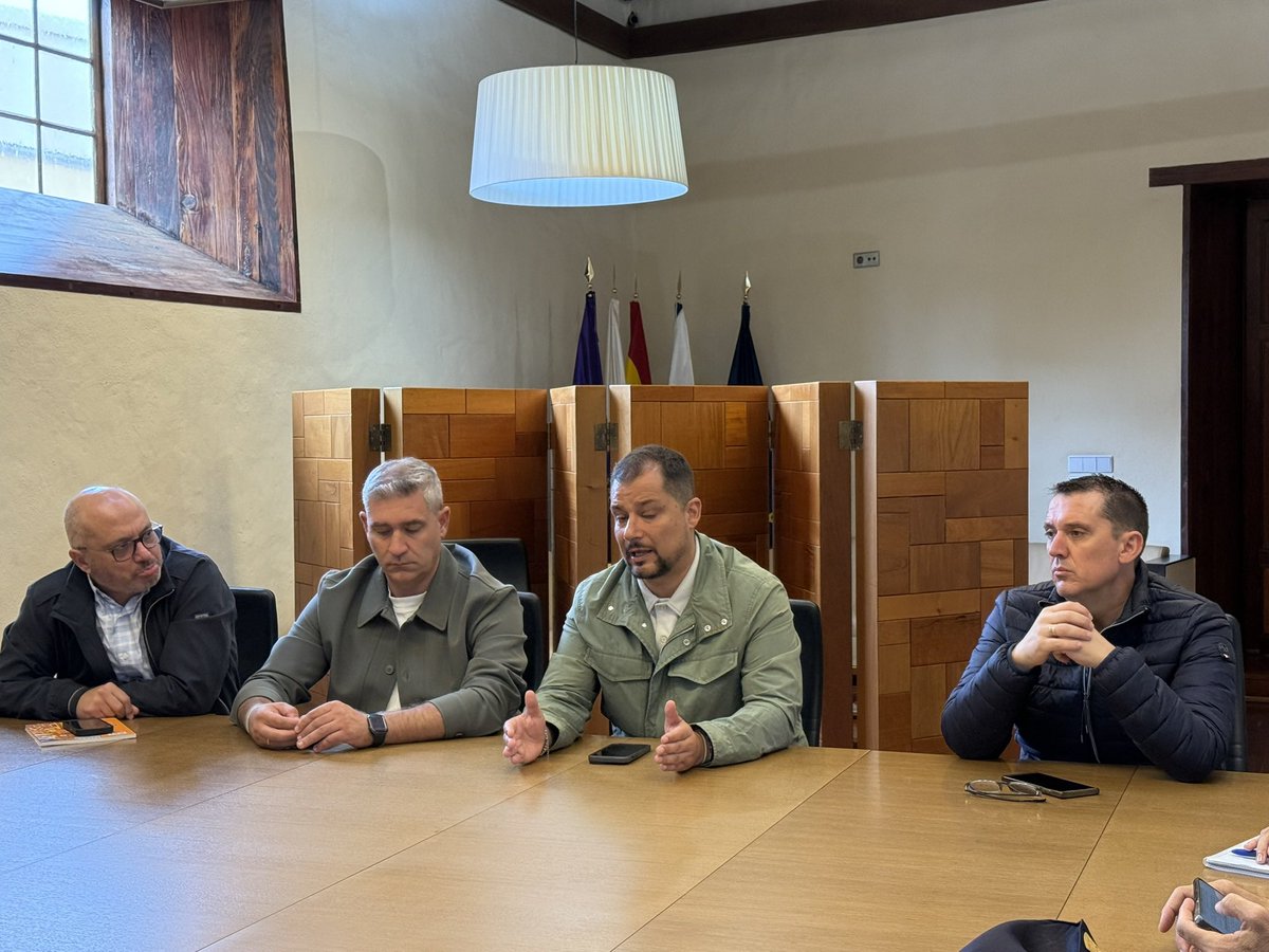 👉 Tras la reunión que se acaba de celebrar y con la información actualizada trasladada por el CECOPIN, el CECOPAL permanecerá activo hasta las 17:00 horas, momento en que, siguiendo las indicaciones del <a href="/CabildoTenerife/">Cabildo de Tenerife</a>, se recuperará la normalidad.