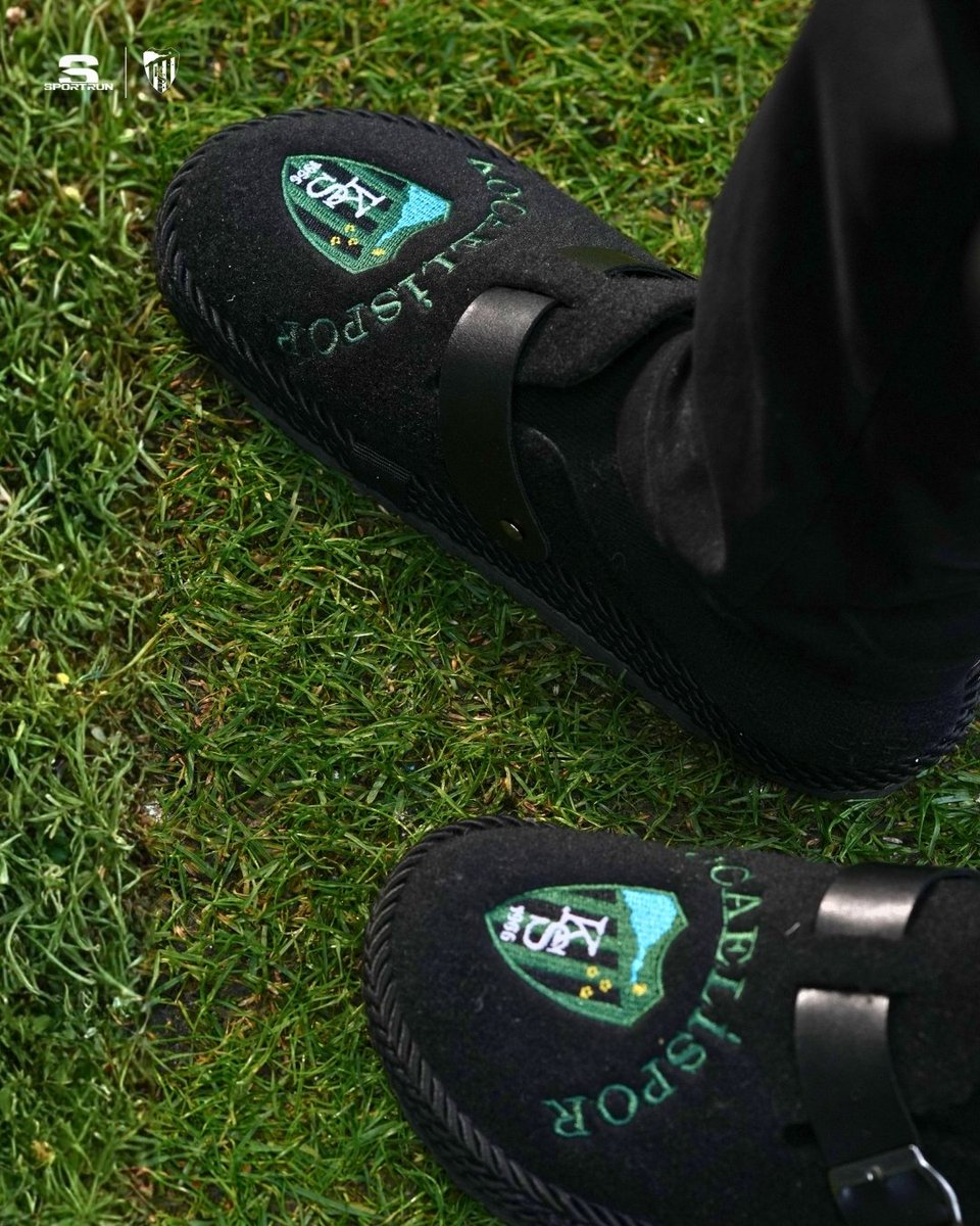 ksstore1966's tweet photo. Yeşil Siyah tutku artık adım attığın her yerde!
Yeni KS Terlik şimdi KS Store, Sportrun mağazaları, https://t.co/DuGsgNFnHr ve tüm online satış platformlarında seni bekliyor.
#Kocaelispor #Adidas #KSstore #YeşilSiyahRuhu #Sportruncomtr #Terlik https://t.co/kOwSqGm52y