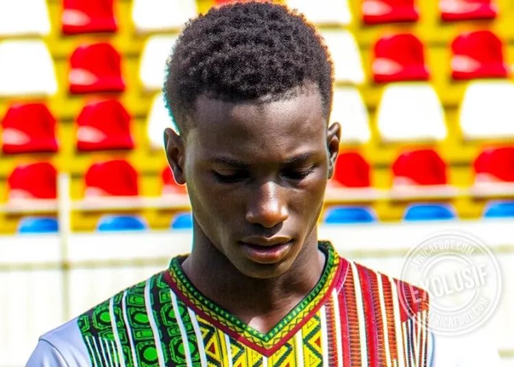 scout_viral's tweet photo. Issa Tounkara
Date of birth:20/06/2008 (17)
Citizenship:Mali
Position:Defensive Midfield
Current club:Académie des Étoiles du Mandé

Nicknamed The Malian wall among the best players in Afcon U17, he was left out by the Mali squad for WCU17 Qatar due to injury. 

Transition Engine 
Positioning 
Passing (long and short)
Intelligent 
Very good with recoveries 
Fast
Tackling 
Very good Aerial duels 
Adaptability 
With these exceptional skills, he got interest from Fenerbache,Villareal,Olympique lyonnais and Midtjylland and so many teams monitored him for their future projects 

Video credit 
#MALICOMPS