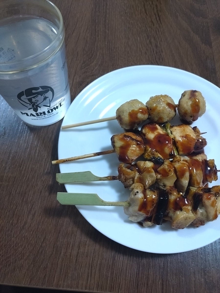 Timon_BoardGame's tweet image. しごおわー！！
焼き鳥とレモン杯でカンパーイ！！！😆😆😆😆😆😆✨✨✨