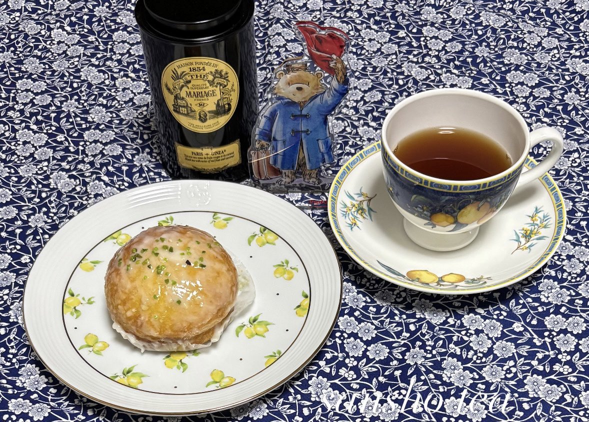 sanshotea's tweet photo. Dear Aunt Lucy

PARIS GINZA / 
MARIAGE FRÈRES🇫🇷

point pour pointさんのレモンクリームパン🍋
持ち帰ったらアイシングが少し溶けた🥺
中々イートインの時間に行けず次回こそは💪
試食のベーグルもちもちで美味しかった✨

#pointpourpoint
#茶好連 https://t.co/NID7Gxm5yz