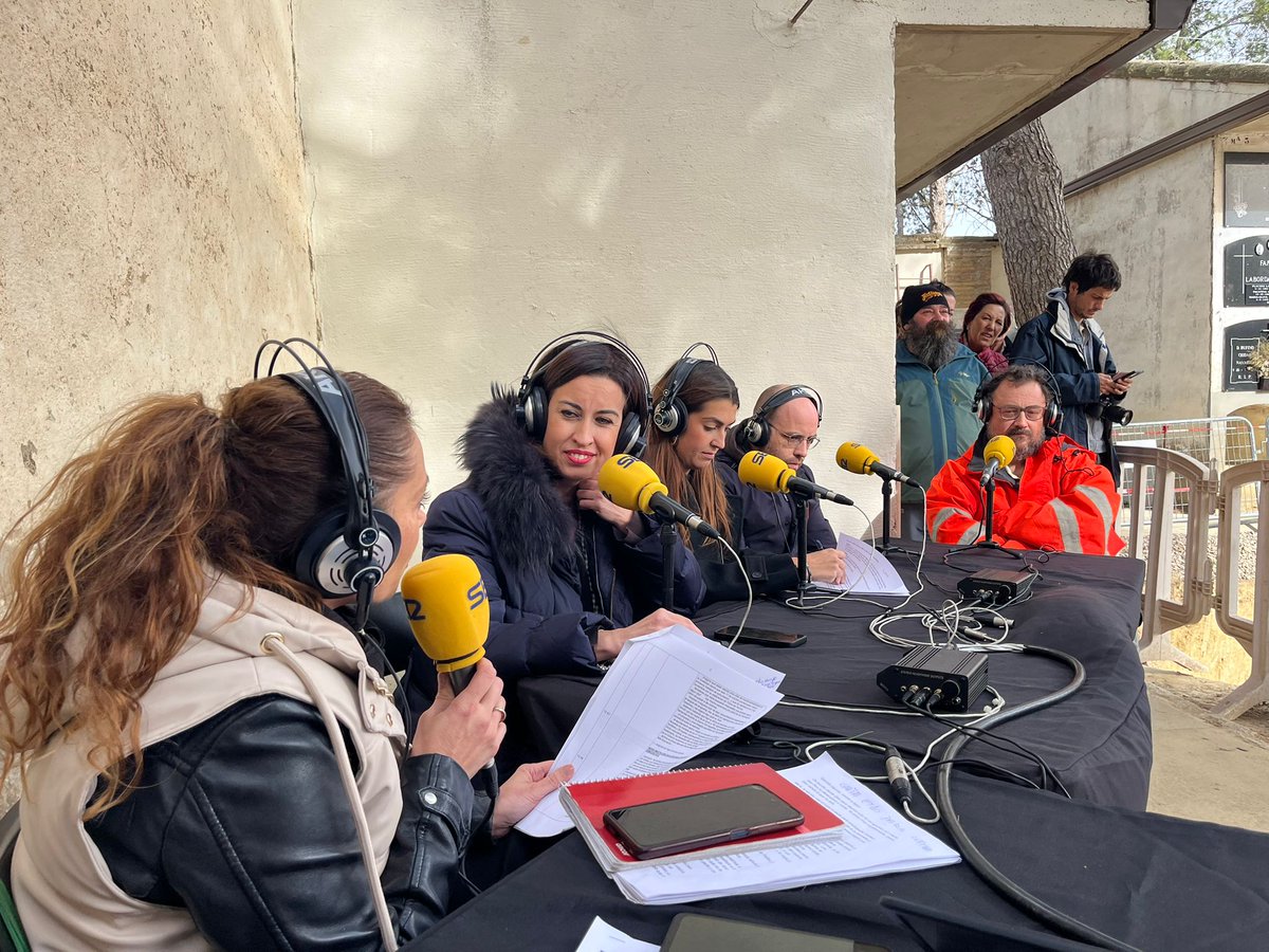 🔊 Hoy por Hoy Zaragoza se emite desde el Cementerio de Ejea de los Caballeros, donde desde el pasado 17 de octubre se está exhumando la fosa común: es el proyecto de memoria democrática más importante en #Aragón vía <a href="/SERCincoVillas/">SER Cinco Villas</a>
