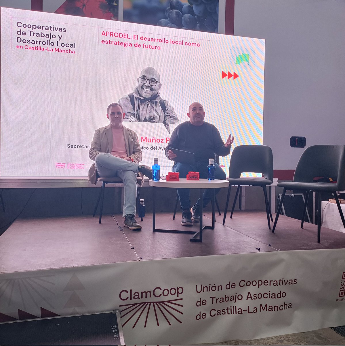 clam_coop's tweet photo. 👉Eugenio Martínez  y @MunozParreno, presidente y secretario de @Aprodel_CLM comparten la importancia de la cooperación entre entidades locales y cooperativas para generar oportunidades de empleo y desarrollo sostenible en nuestros territorios.
 #DesarrolloLocal #clamcoop https://t.co/eIirORrmPR