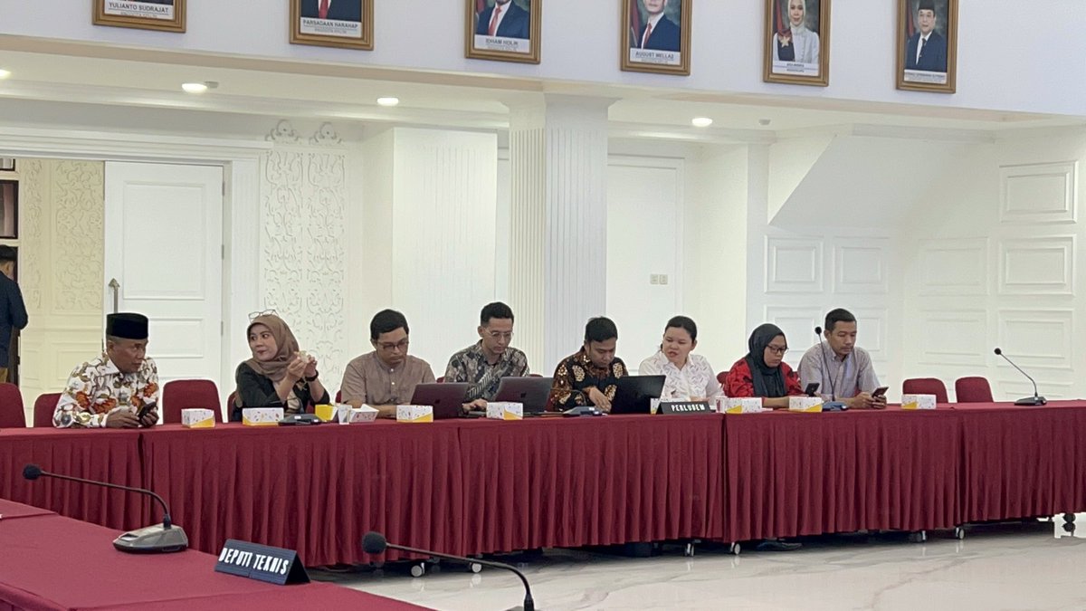 perludem's tweet image. Jakarta, 11/11/25 — Koalisi Masyarakat Sipil untuk Kodifikasi UU Pemilu beraudiensi dengan KPU RI, menyerahkan Ringkasan Eksekutif Rancangan Naskah Kodifikasi UU Pemilu.

Harapannya, KPU jadi garda terdepan mewujudkan Pemilu 2029 yg lebih sederhana, &amp;amp; lebih baik 🗳️✨