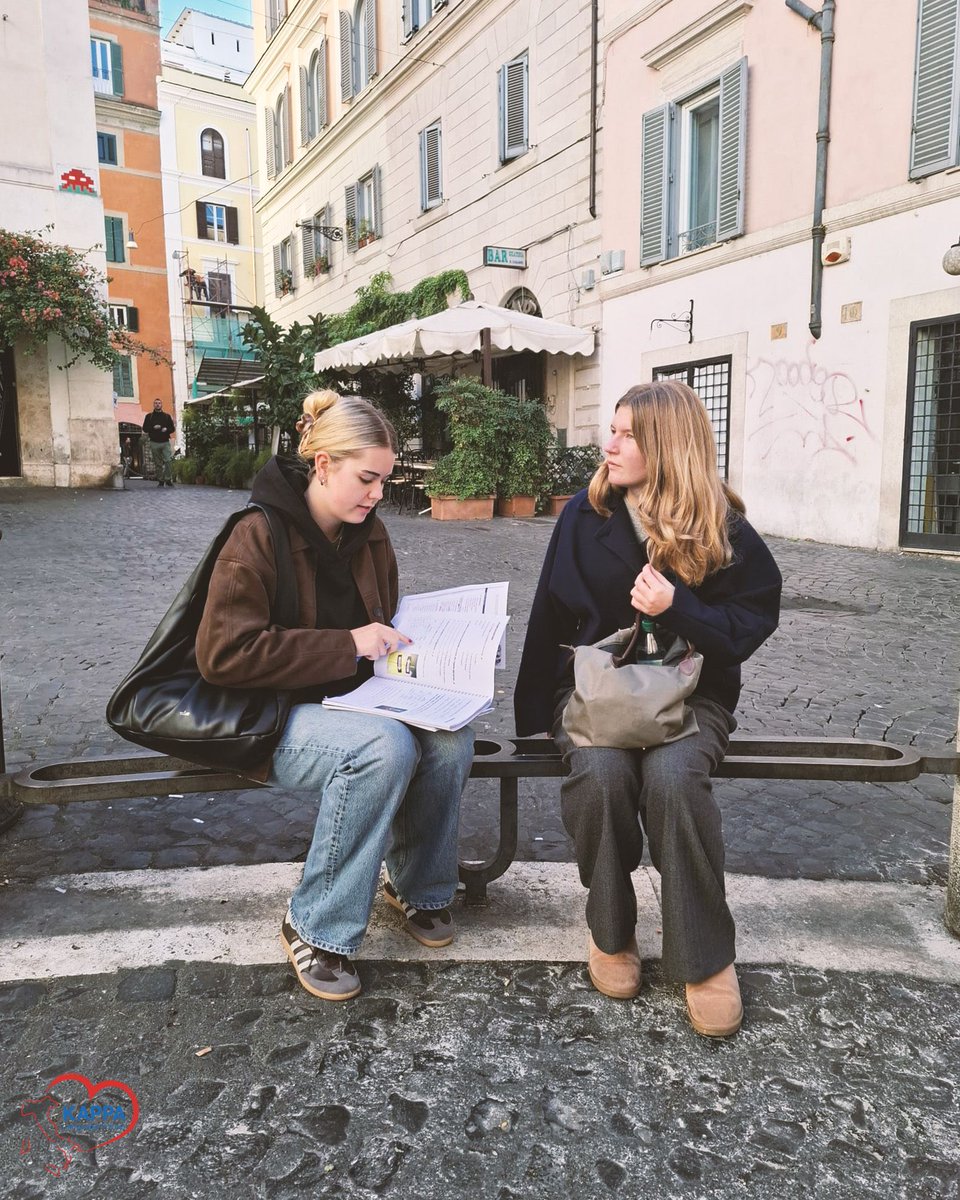 kappalanguage's tweet image. Nuova lezione fotografica 📸 nel nostro salotto preferito: piazza Madonna dei Monti!

#learitalian #italianclass #outdoorclass #iostudioconkappa #visitrome #learningitalian
