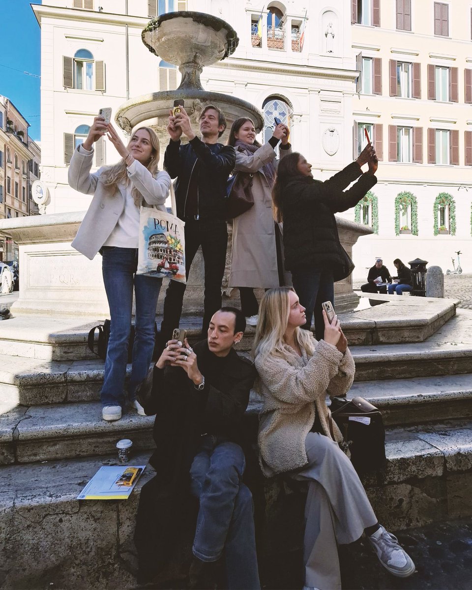 kappalanguage's tweet image. Nuova lezione fotografica 📸 nel nostro salotto preferito: piazza Madonna dei Monti!

#learitalian #italianclass #outdoorclass #iostudioconkappa #visitrome #learningitalian