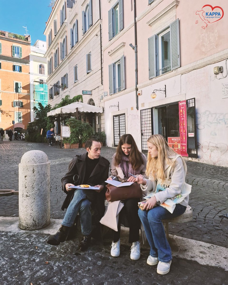 kappalanguage's tweet image. Nuova lezione fotografica 📸 nel nostro salotto preferito: piazza Madonna dei Monti!

#learitalian #italianclass #outdoorclass #iostudioconkappa #visitrome #learningitalian