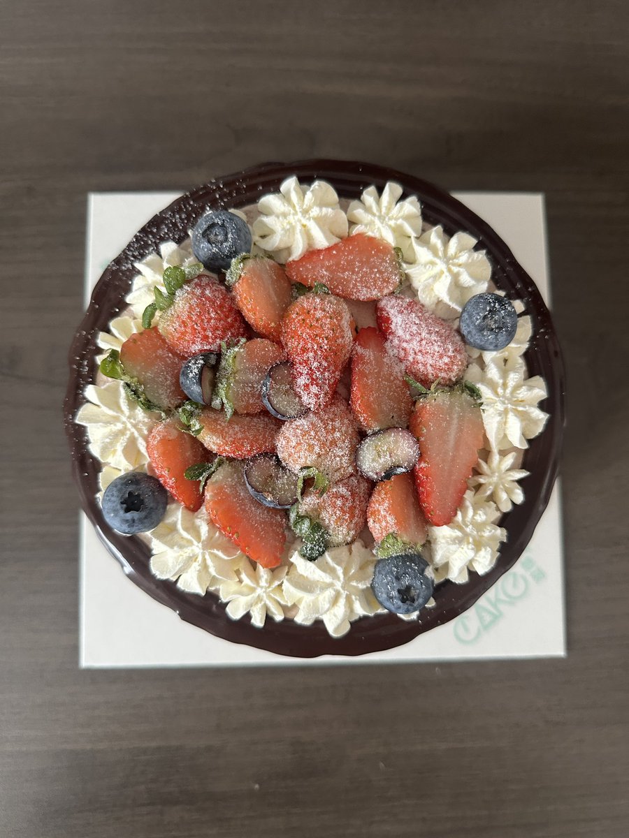 HashW_Z's tweet photo. 今天二宝1周岁生日🎂，抓周 我把我仅有的btc的冷钱包放上面了，小家伙第一把拿了笔，第二把拿了冷钱包，看了我还要在挖矿事业上任重道远啊，把币留下了 https://t.co/RPpZXMO6rV
