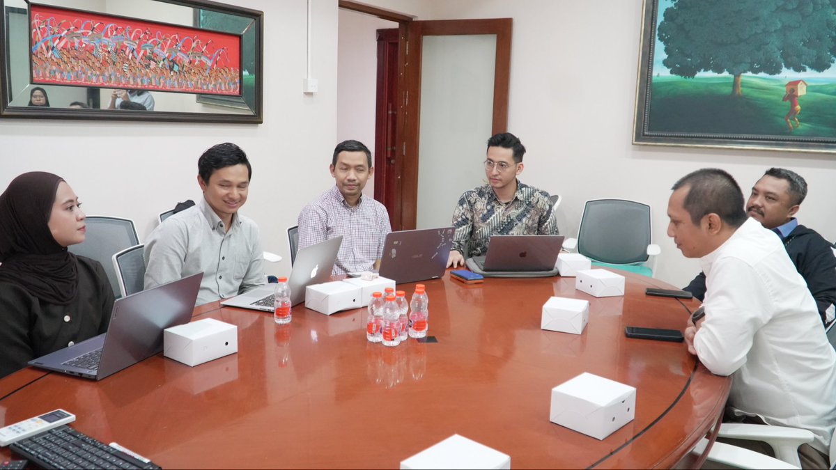 perludem's tweet image. Pada 11/11/25 Koalisi Masyarakat Sipil untuk Kodifikasi UU Pemilu audiensi dengan Media Indonesia, menyerahkan Ringkasan Eksekutif Rancangan Naskah Kodifikasi UU Pemilu.

Koalisi berharap dukungan media memperkuat dorongan agar Revisi UU Pemilu segera dibahas. 🗳️✨