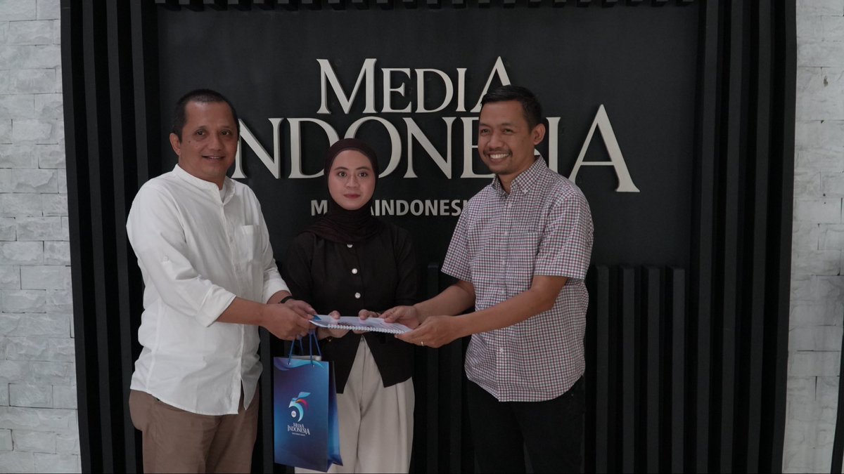 perludem's tweet image. Pada 11/11/25 Koalisi Masyarakat Sipil untuk Kodifikasi UU Pemilu audiensi dengan Media Indonesia, menyerahkan Ringkasan Eksekutif Rancangan Naskah Kodifikasi UU Pemilu.

Koalisi berharap dukungan media memperkuat dorongan agar Revisi UU Pemilu segera dibahas. 🗳️✨