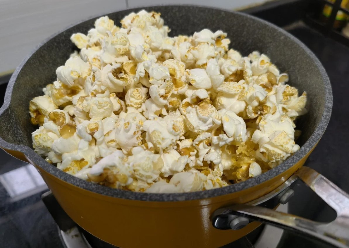 Ruby08855's tweet image. Popcorn makes everything better 🍿