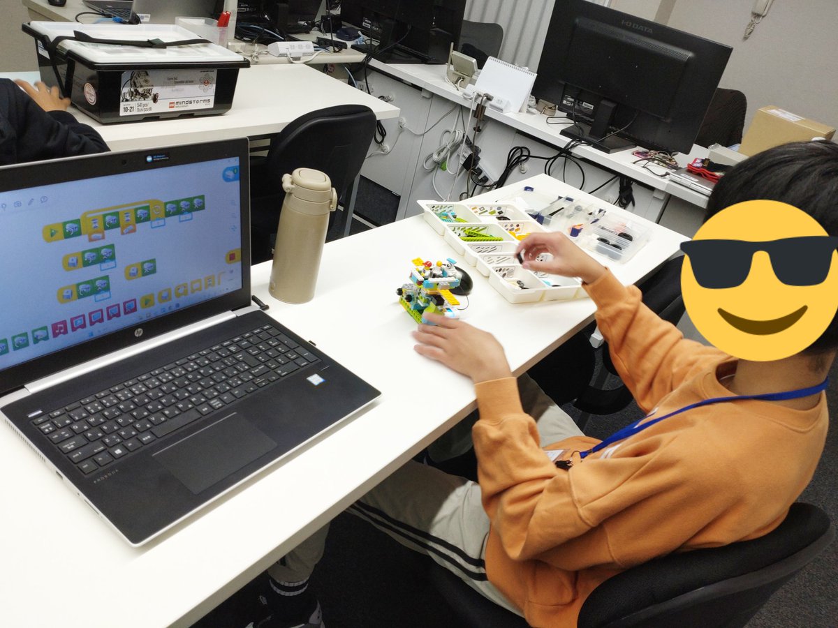 it_lecture's tweet image. 基礎コースはWeDo2.0、中級コースはMindstormsEV3。
どちらもロボットで、ちょっと張り合っています。
ギアを上手く使って回転の方向を変えたり、モータの角度で音の周波数を変えたり。
上達には良い意味での競争も大切。
お互いに相手から学ぶことも多いはず。

AB-Netキッズプログラミング講座