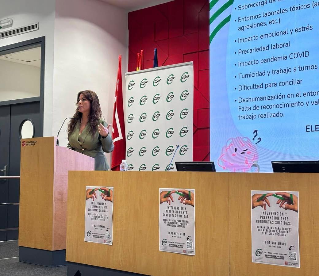 CSIFnacional's tweet image. 📌 Encarna Abascal, secretaria nacional de @CSIF_PRL, explica los derechos laborales, la necesidad de potenciar la red de apoyo, y planes de salud mental y conductas suicidas en Administración Local, en las Jornadas de Intervención y Prevención ante conductas suicidas:…