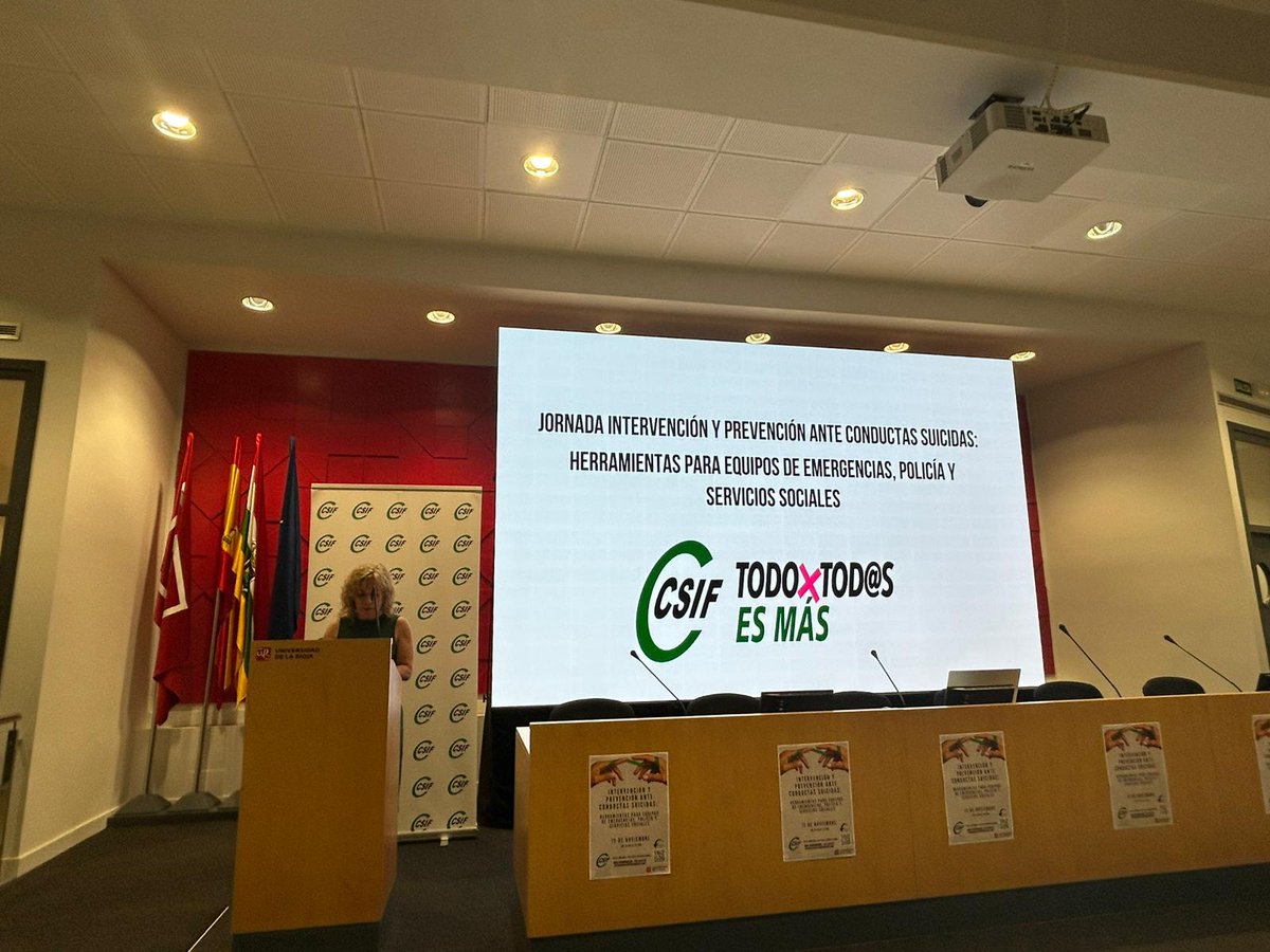 CSIFnacional's tweet image. 📌 Encarna Abascal, secretaria nacional de @CSIF_PRL, explica los derechos laborales, la necesidad de potenciar la red de apoyo, y planes de salud mental y conductas suicidas en Administración Local, en las Jornadas de Intervención y Prevención ante conductas suicidas:…