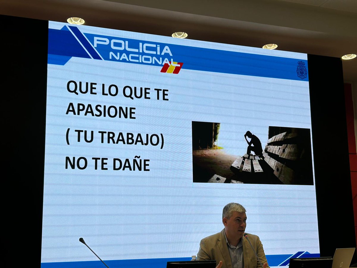 CSIFnacional's tweet image. 📌 Encarna Abascal, secretaria nacional de @CSIF_PRL, explica los derechos laborales, la necesidad de potenciar la red de apoyo, y planes de salud mental y conductas suicidas en Administración Local, en las Jornadas de Intervención y Prevención ante conductas suicidas:…