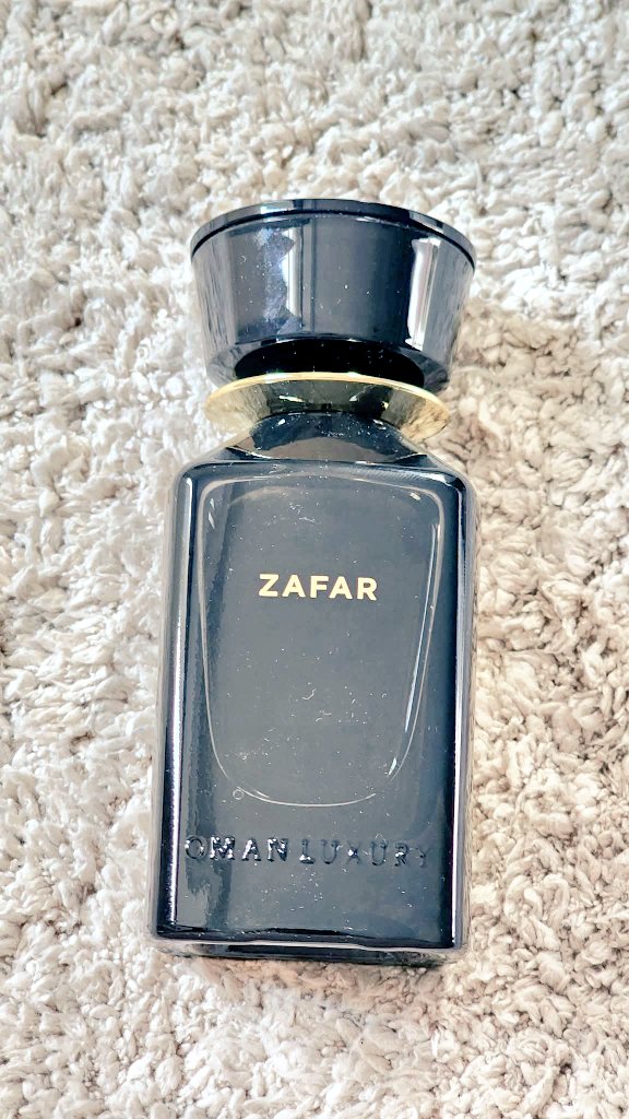 _fragrantica's tweet image. Zafar Omanluxury
عود فرش نوعاً ما مع نوتات زهرية بودرية وعنبر بخوري الثبات قوي والفوحان متوسط ربما العود في بداية العطر قد يكون صعب على البعض ولكنه يبرد بسرعة تبيه رسمي او يومي و ينفع لكل وقت وفصل ما عدا نهار الصيف عطر فخم جداً
#رابطة_عشاق_العطور