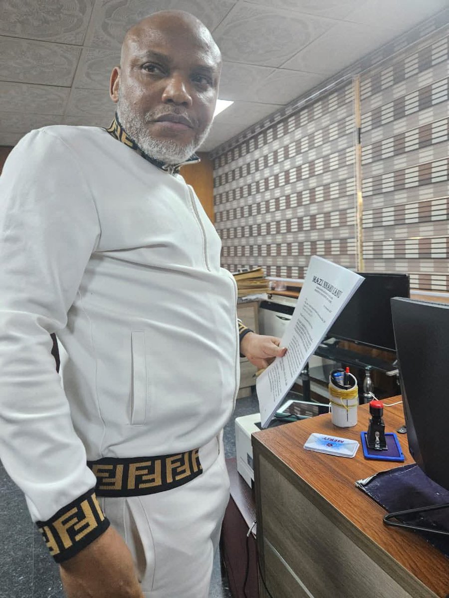 IPOB_Ashanti's tweet photo. Mazi Nnamdi Kanu at the Supreme Court to file and submit some documents to the CJN, asking for the discontinuation of his trial which is based on a repealed law. #JusticeForMNK
@real_IpobDOS @radiobiafralive @GhIpob @alexottiofr @SenTedCruz @POTUS @PressSecRyder @real_DOS_Press https://t.co/Id6Oj6wv9R