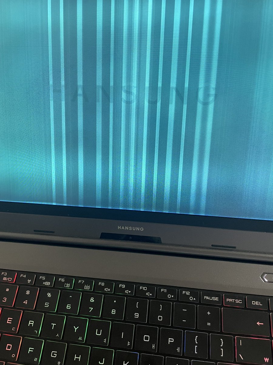 hyeon_edit's tweet image. 노트북 사망선고. . .이게 무슨. . .