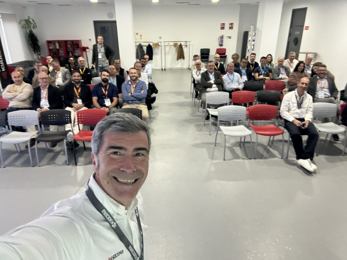 esteban_pacios's tweet image. Mi #selfi en la jornada @KYOCERA_DS_ES #BusinessPartnerAdvanced #Distributor 
Muchas gracias a todos por hacerlo posible 
Somos un gran equipo
