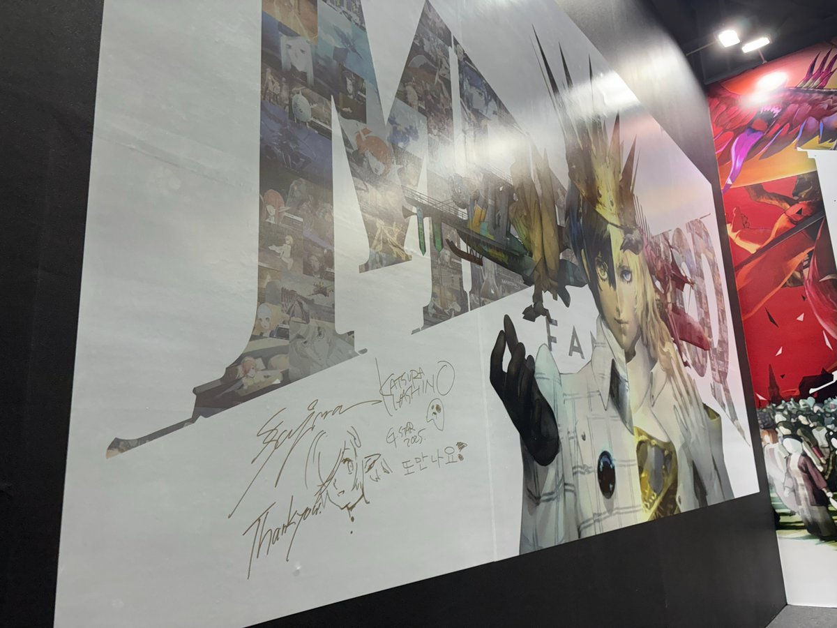 韓国最大のゲーム展示会「G-STAR2025」初日に併催されたクリエイターカンファレンス「G-CON」では、アトラスからディレクター橋野桂とキャラクターデザイナー副島成記が登壇。
第二展示場のアトラス出展ブースには2人の直筆記念サインも。会場現地にいらっしゃる皆さんはぜひご覧ください！