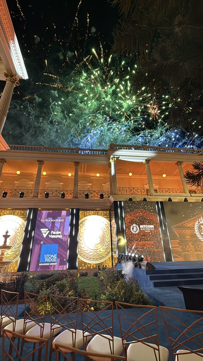 HelloLinares's tweet photo. Day one was remarkable at the bitcoin histórico conference - great venue and speakers! Finished the day with drone show and fireworks 👌
#bitcoinhistorico  #btchistoricosv #ElSalvador @btchistoricosv https://t.co/RhhZR2lmZl