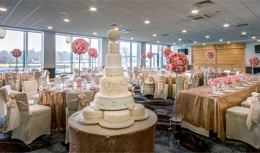 Venues_org_uk's tweet image. Venue of the Week: Experience Events in Style at Uttoxeter Racecourse 

Experience Events in Style at Uttoxeter Racecourse. 

Read more: bit.ly/43Y8LkW
#VenueOfTheWeek #EventsWithAView #UttoxeterRacecourse