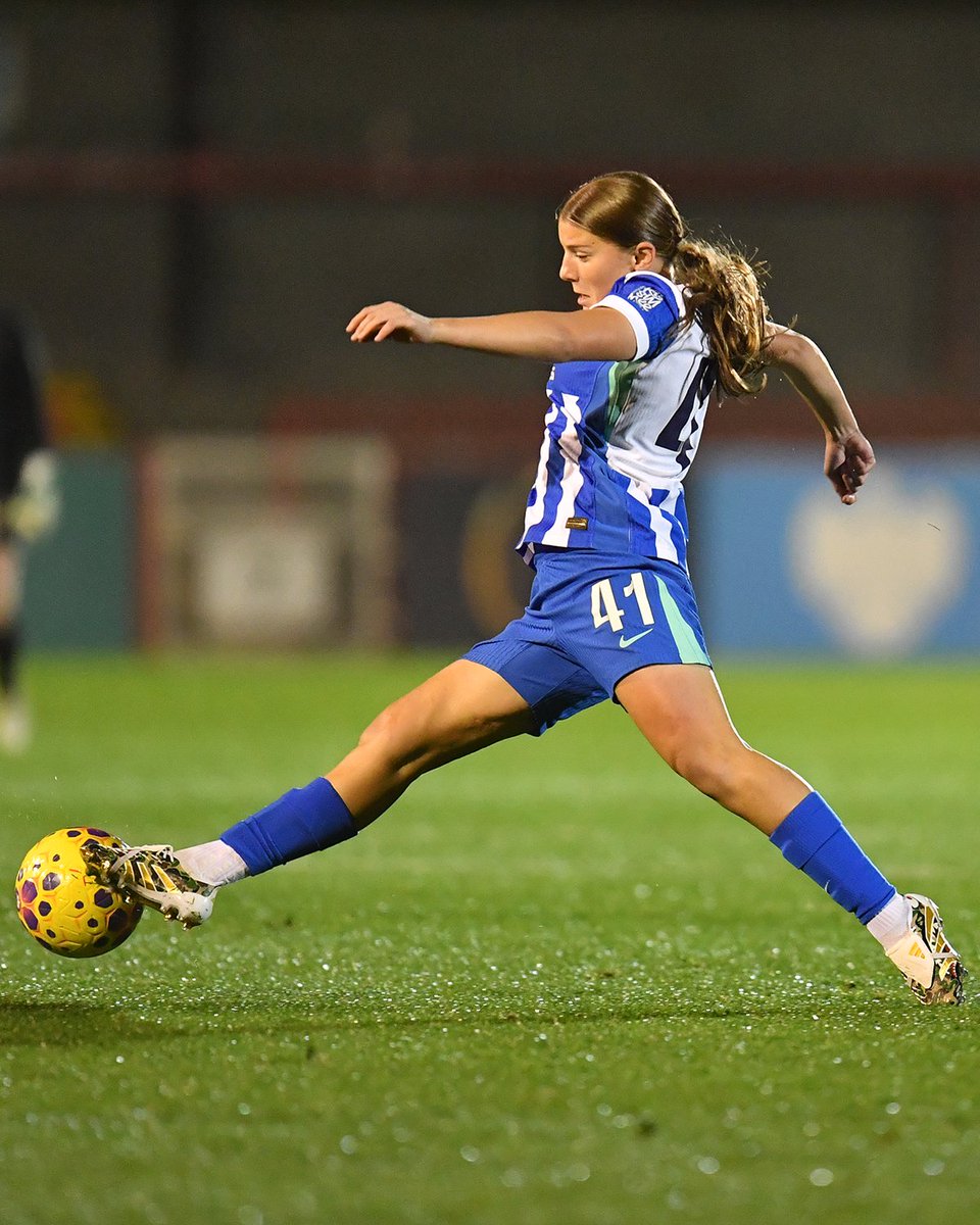 Congratulations to Taylor Warren who made her senior club debut against Charlton last night! 👏