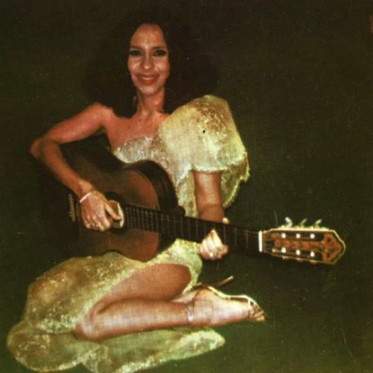 acervogall's tweet photo. Gal para a divulgação do álbum "Aquarela do Brasil", 1980 https://t.co/3OPu5g2TG5