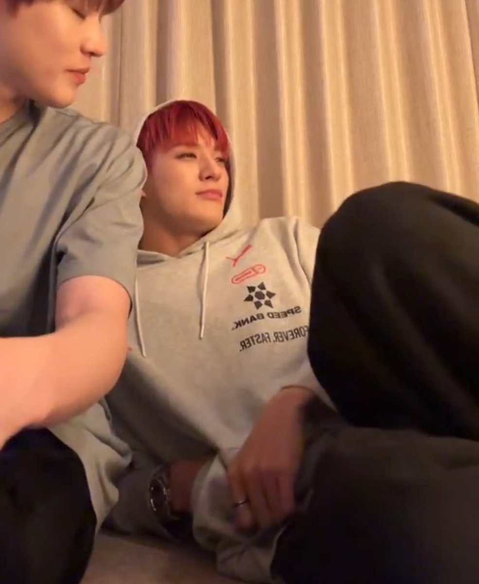 เสื้อเอฟวัน นาฬิกาหล่อๆ แต่ดูจิอ้วมอะ  555555555555555555555555555