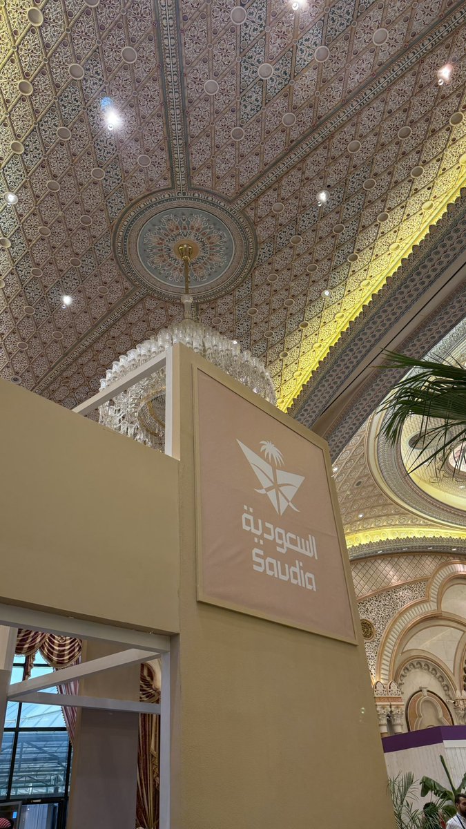 Lk_Alhammad's tweet image. السياحة تُلهم والمستقبل يُصنع 💚
سعيدة بحضوري  في #منتدى_تورايز العالمي وسعيدة بلقاء معالي الوزير @AhmedAlKhateeb 
حدث ملهم يجمع قادة السياحة من حول العالم نحو مستقبل مستدام 🇸🇦