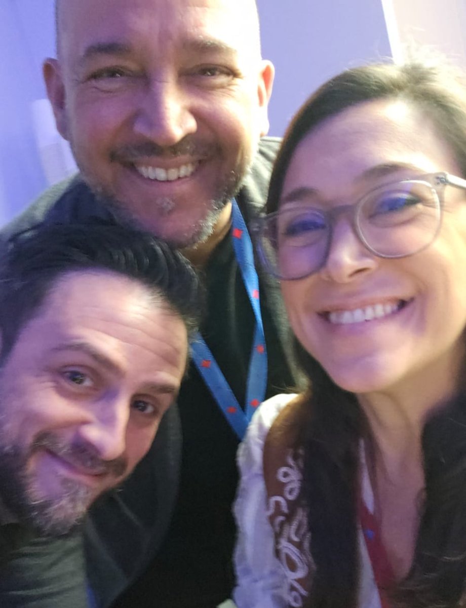 🌐📌 

El centro del universo donde se conectan el periodismo y la IA fue en estos días Londres, con el festival #JournalismAI de <a href="/PolisLSE/">Polis@LSE</a>.

Qué manera de sorprenderme, y de aprender.

Y qué lindo reencontrarme con gente como <a href="/AnaValacco/">Ana Paula Valacco 💚</a> y <a href="/Sebauyanet/">Sebastián Auyanet</a>. ¡Vamo' arribaaaaa!🙌