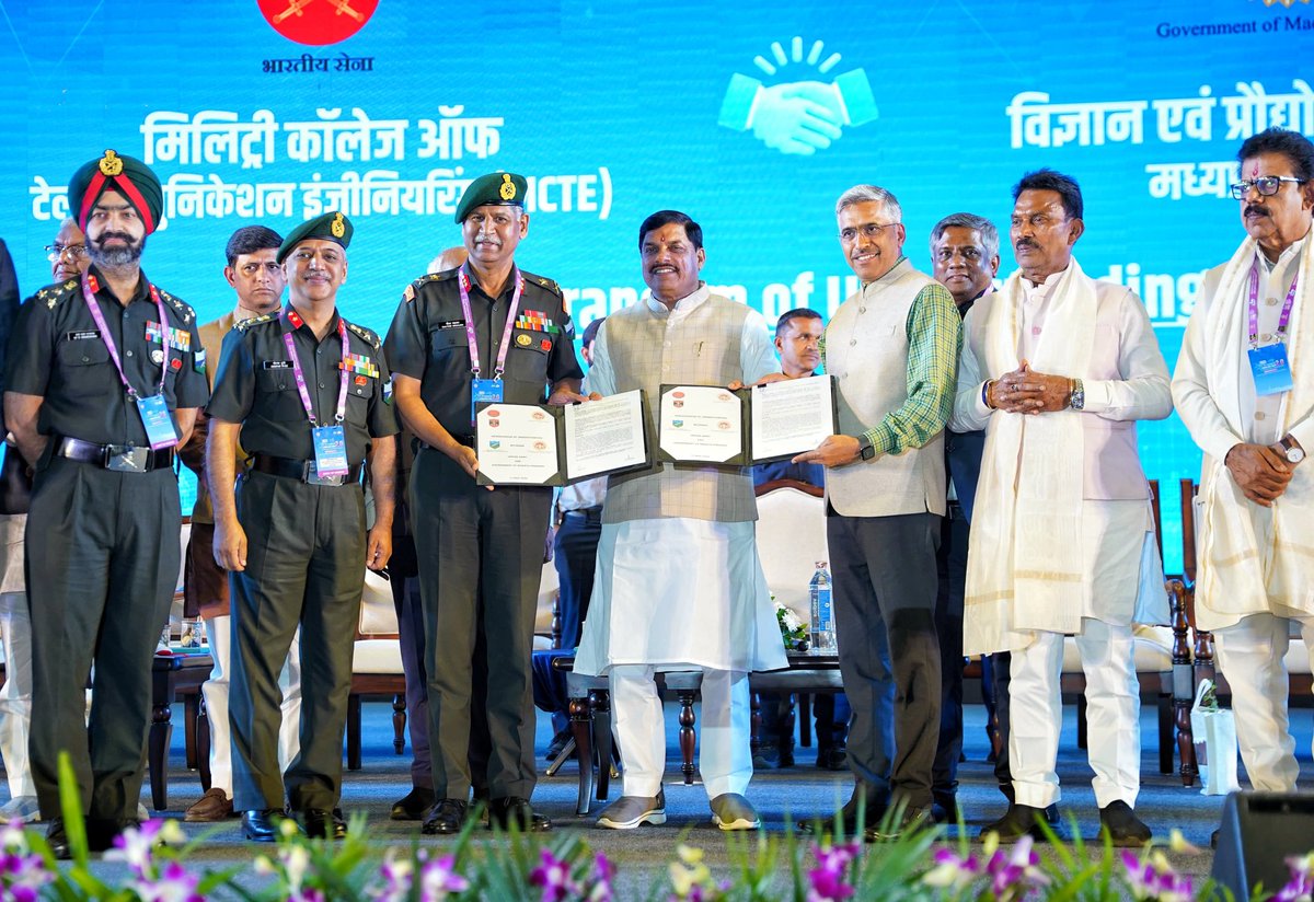 DrMohanYadav51's tweet image. इन 22 इकाइयों से ₹257 करोड़ का निवेश और 2125 रोजगार के अवसर सृजित होंगे। 4 नई परियोजनाओं में ₹1346 करोड़ के निवेश भी प्रस्तावित हैं, जिनसे 21,150 लोगों को रोजगार मिलेगा। साथ ही आज ₹800 करोड़ के 7 प्रमुख MoU भी साइन हुए हैं, जिनसे 10,500 रोजगार सृजित होंगे।…