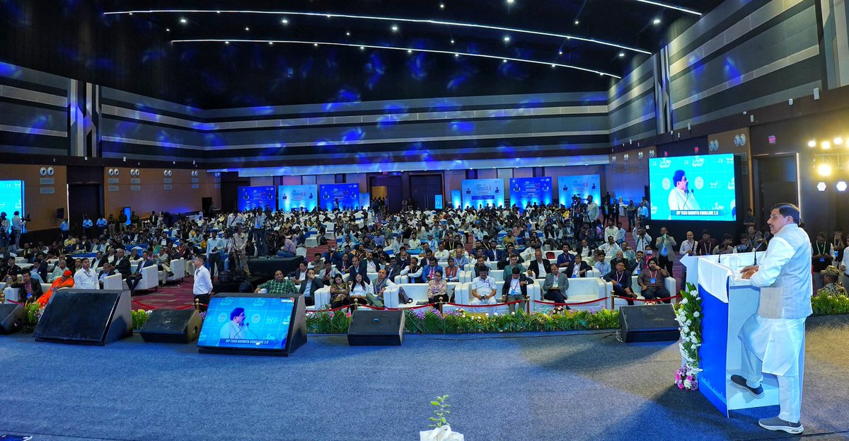 DrMohanYadav51's tweet image. इन 22 इकाइयों से ₹257 करोड़ का निवेश और 2125 रोजगार के अवसर सृजित होंगे। 4 नई परियोजनाओं में ₹1346 करोड़ के निवेश भी प्रस्तावित हैं, जिनसे 21,150 लोगों को रोजगार मिलेगा। साथ ही आज ₹800 करोड़ के 7 प्रमुख MoU भी साइन हुए हैं, जिनसे 10,500 रोजगार सृजित होंगे।…