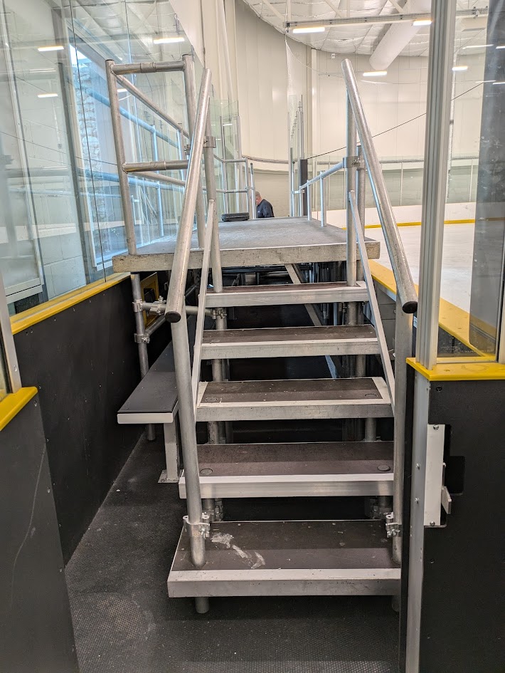 <a href="/AlistageLtd/">Alistage</a> had a cold start this morning. Creating these amazing judges viewing platforms at <a href="/LeeValleyIce/">Lee Valley Ice Centre</a> 🏅⛸️ 

#proudlymadeingreatbritain #alistageltd #uk #viewingplatform #aluminium #supplier #hirer #stage