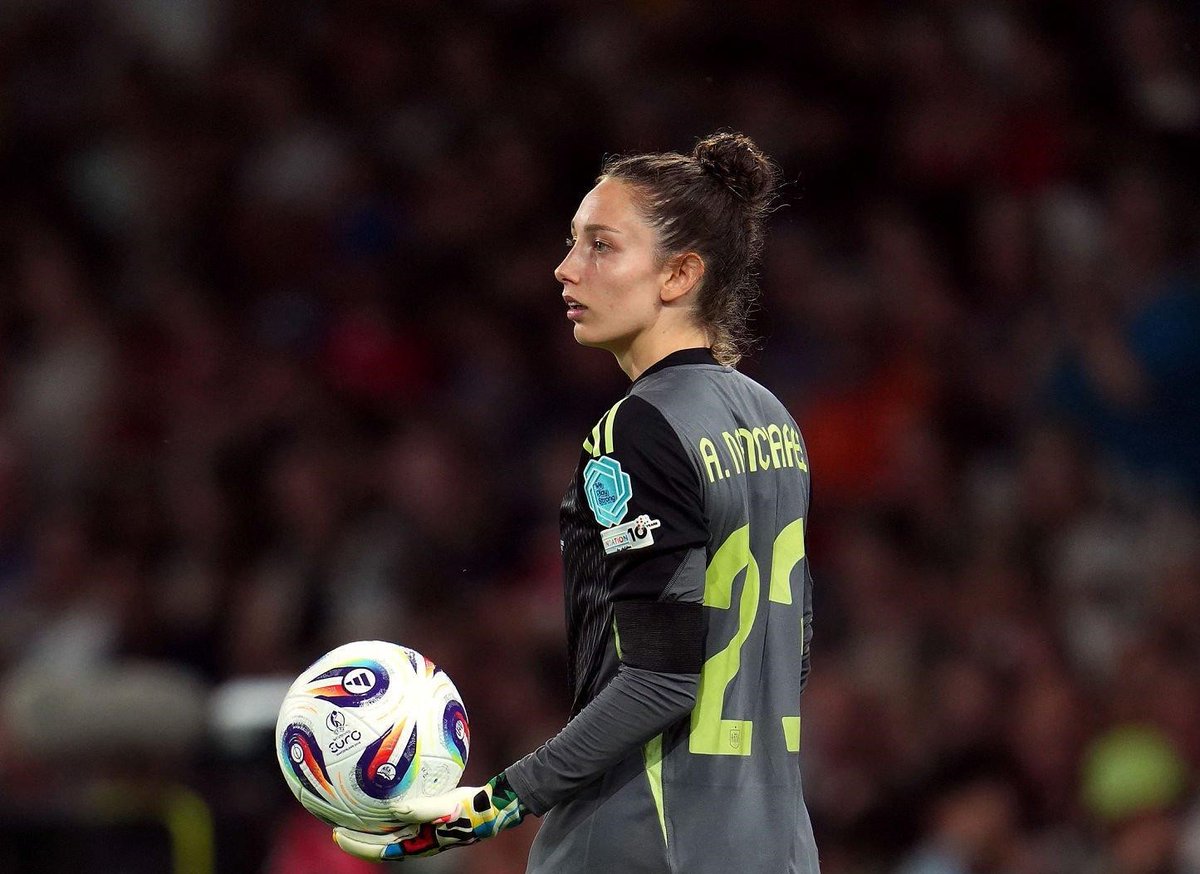 🎙️Nanclares en <a href="/EllasJueganOCR/">Ellas Juegan</a> 

"Es cierto que hay cosas que se pueden mejorar como el horario de los partidos del masculino pero es algo que no depende de nosotras" 

ondacero.es/podcast/origin…