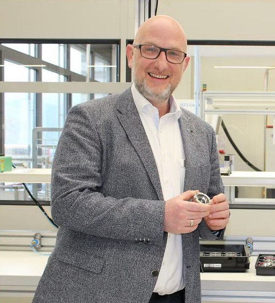 When it comes to precise motion control, strain wave gear technology is indispensable. Darko Lukic, Head of Development Gears at maxon, explains why. eu1.hubs.ly/H0pBN9W0 #strainwave #drivesystem #precision #robotics #robotdesign #drivenbymaxon