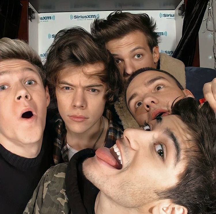 ltbrnews's tweet image. QUOTE | “Fazem dez anos (hiatus da Banda)… que loucura! Se eu acordo de mau humor e alguém me faz uma pergunta sobre o One Direction de um jeito provocativo, isso me irrita. Mas, na verdade, eu entendo: O motivo de eu estar sentado nesta cadeira é por causa da banda, então sinto…