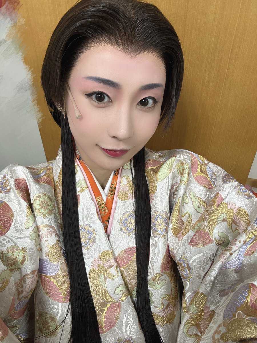 #戦国かーにばる 新歌舞伎座公演！

本日もありがとうございました🌸
休演日明けで既にとっても元気でしたが、皆さんの笑顔で更に元気をいただけました☺️
アフタートークまでありがとうございました✨

檀さんのお肌を目指します💆🏻‍♀️🤍