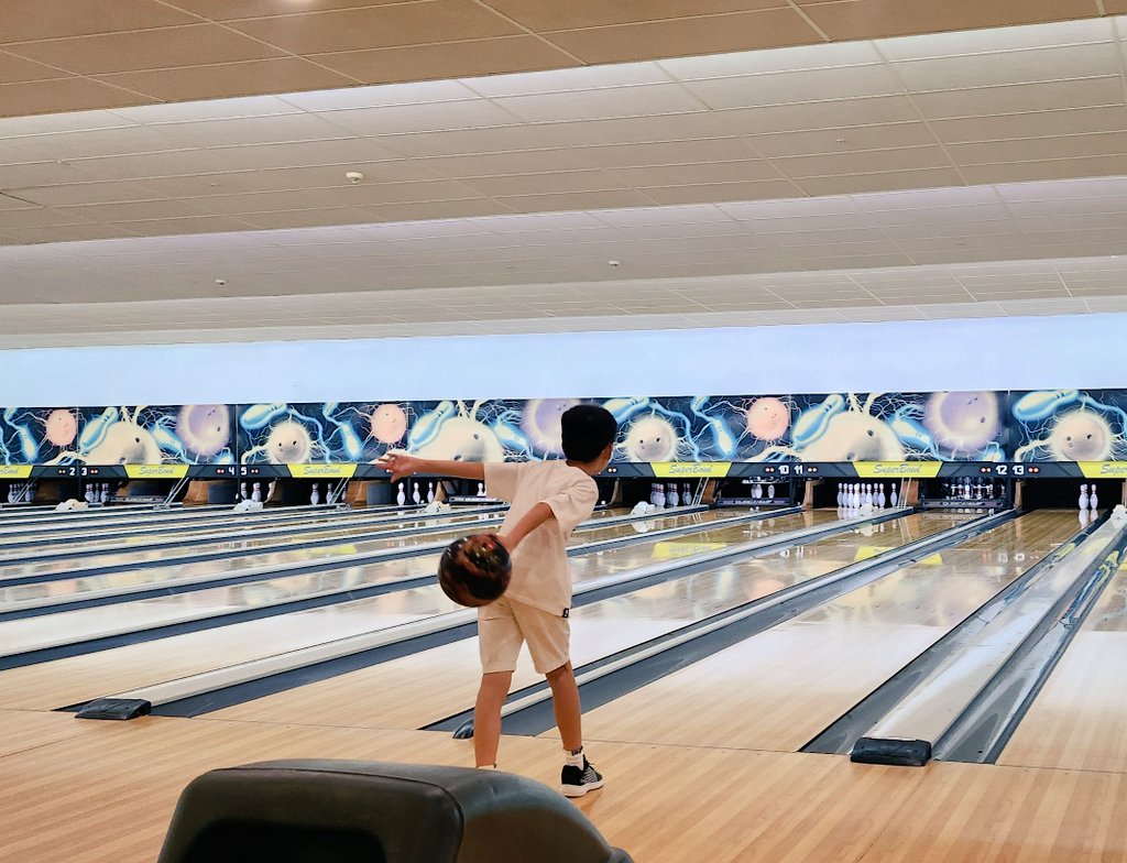 9н наст, 
- Ээжээ, Дэймон Physical Asia-г үзэж байхдаа, манай ангид Монгол ээжтэй хүүхэд бдаг гэсэн чинь, ээж нь " Beautiful DNA " -тэй хүүхэд бна даа гэсэн гэсэн ш д.

Тэгэхээр нь би Дэймонд, миний " Beautiful DNA " булчиндаа биш тархиндаа ихэнх нь орчихсон гэж хэлсэн.😂😂😂