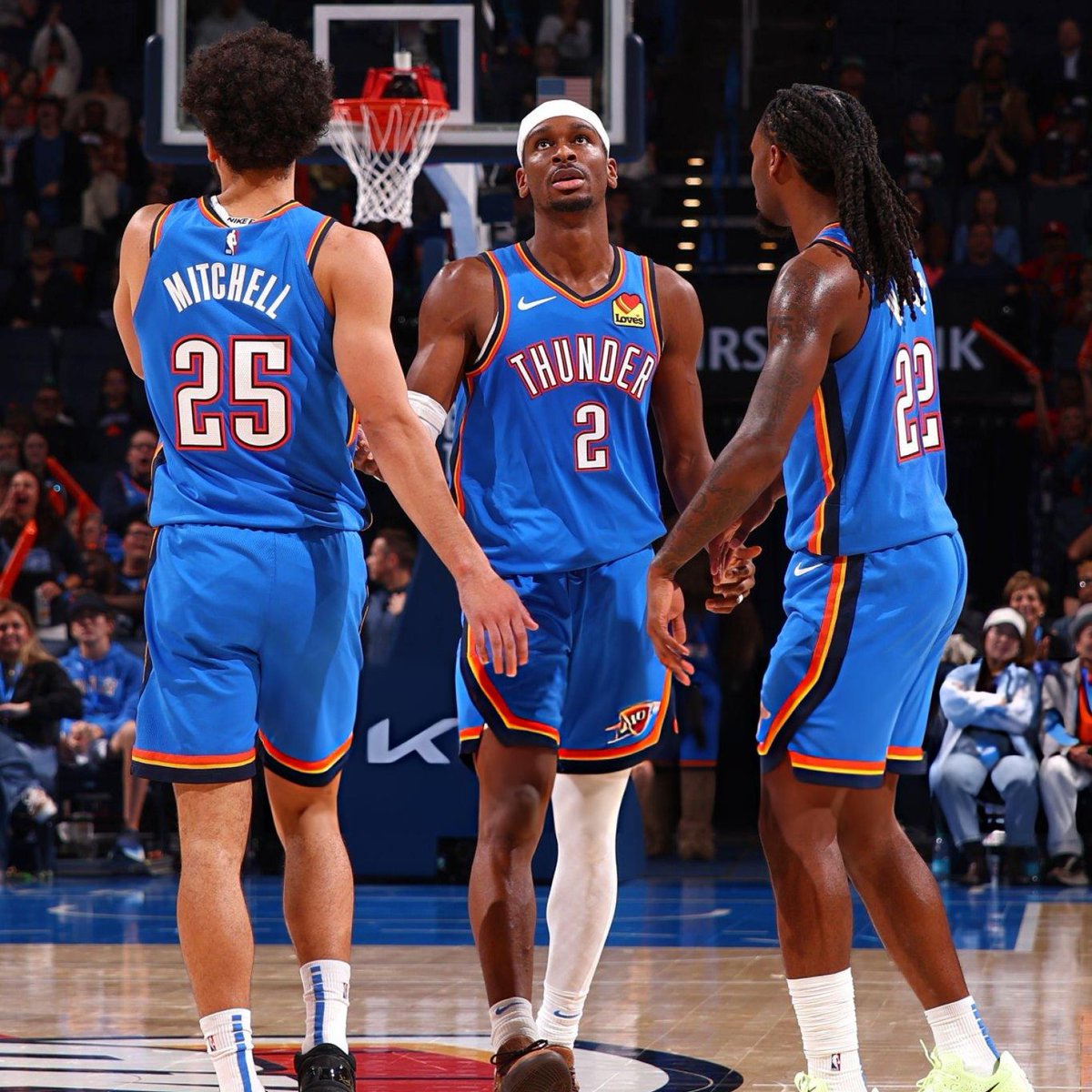OKC sezona 12-1 başladı. Yedi maçın son çeyreğinde Shai oynamadı bile.

Dahası, J-Dub henüz sahaya çıkmadı. İlk beşte Dort ve Chet toplam 10 maç kaçırdı.

Ve dahası, sezona 3-8 giren Clippers'ın ilk turu da onlarda.