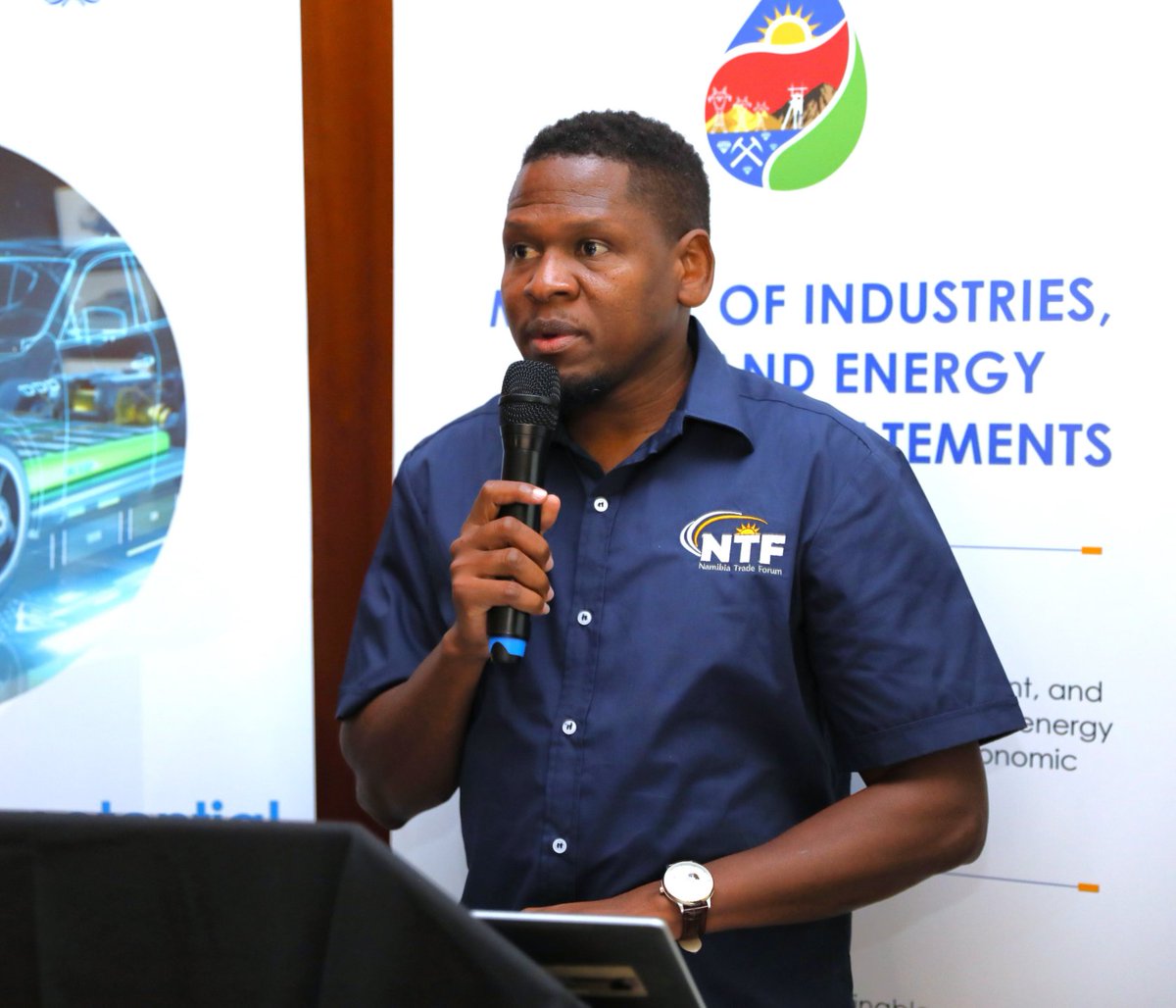 Rodney Hoaeb, Interim CEO of Namibia Trade Forum, emphasized the importance of linking database schemas to country strategies for advancing the #automotive RVC. He called for action under the Automotive Policy Framework (APF): stronger cooperation, private sector growth &amp;