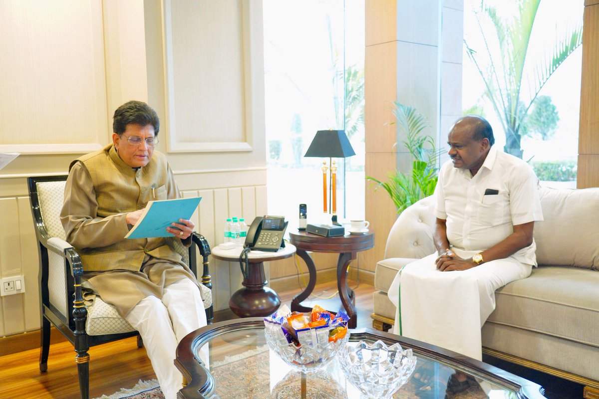 hd_kumaraswamy's tweet image. ಕೇಂದ್ರ ಸರಕಾರದ ವಾಣಿಜ್ಯ ಮತ್ತು ಕೈಗಾರಿಕಾ ಮಂತ್ರಿಗಳಾದ ಶ್ರೀ @PiyushGoyal ಅವರಿಗೆ ಮಂಡ್ಯ, ಮೈಸೂರು, ಚಾಮರಾಜನಗರ, ಕೋಲಾರ, ಹಾಸನ, ಮಂಗಳೂರು, ಹುಬ್ಬಳ್ಳಿ-ಧಾರವಾಡ, ರಾಯಚೂರು ಮತ್ತು  ಬೀದರ್ ಜಿಲ್ಲೆಗಳನ್ನು ಒಳಗೊಂಡ ಸುವಿಶಾಲವಾದ ರಾಷ್ಟ್ರೀಯ ಕೈಗಾರಿಕಾ ಕಾರಿಡಾರ್ ಅಭಿವೃದ್ಧಿ ಕಾರ್ಯಕ್ರಮ (NICDP) ಅನುಷ್ಠಾನ ಮಾಡಬೇಕೆಂದು ಕೋರಿ…