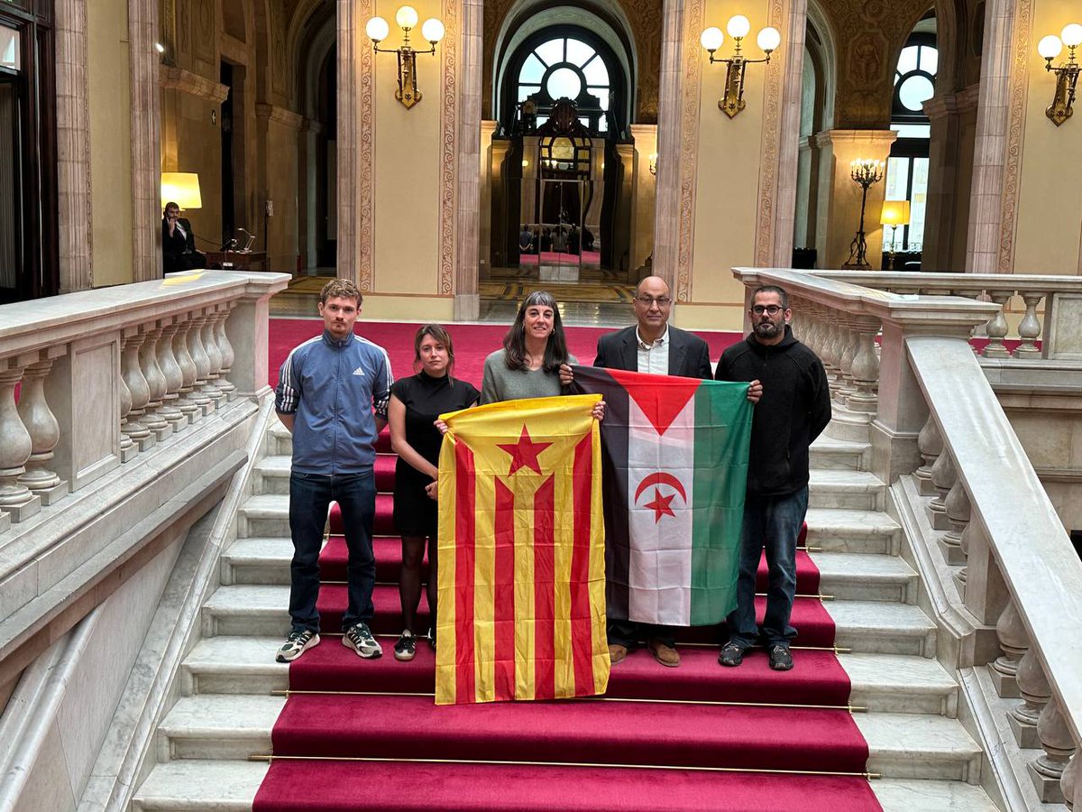 Avui, ens hem trobat amb el delegat del <a href="/Polisario_Es/">Frente POLISARIO España</a> per reafirmar el nostre compromís amb la lluita per la llibertat. Fa 50 anys dels Acords de Madrid, quan l’Estat Espanyol va abandonar el Sàhara Occidental. El poble sahrauí continua privat del seu dret a l’autodeterminació.