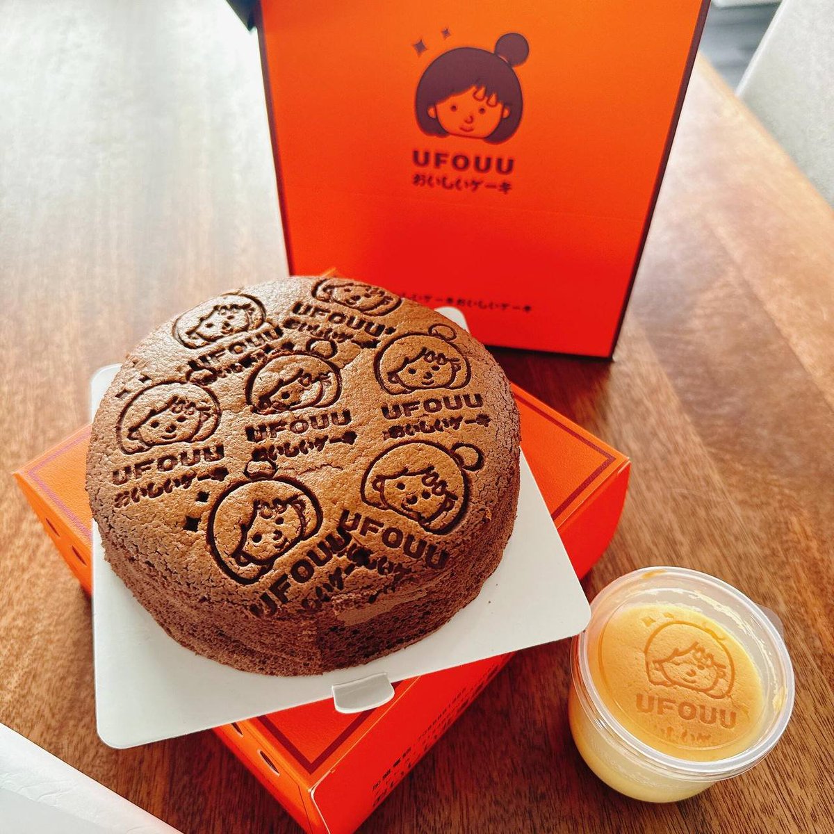 K96Tim's tweet image. Sometimes, a piece of cake can sweeten the world.

Small joys, inexpensive, but just right. #warmth