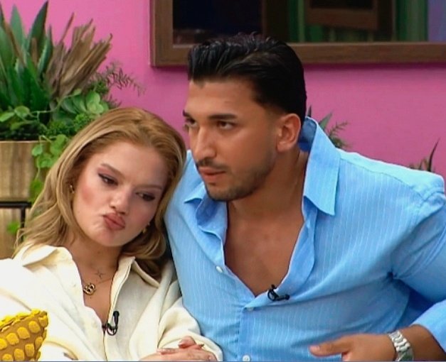 Fatih'in Harran ovası gibi geniş omuzlarının arasında kaybolan Büşra 🤤

#kismetseolur #BüşFat